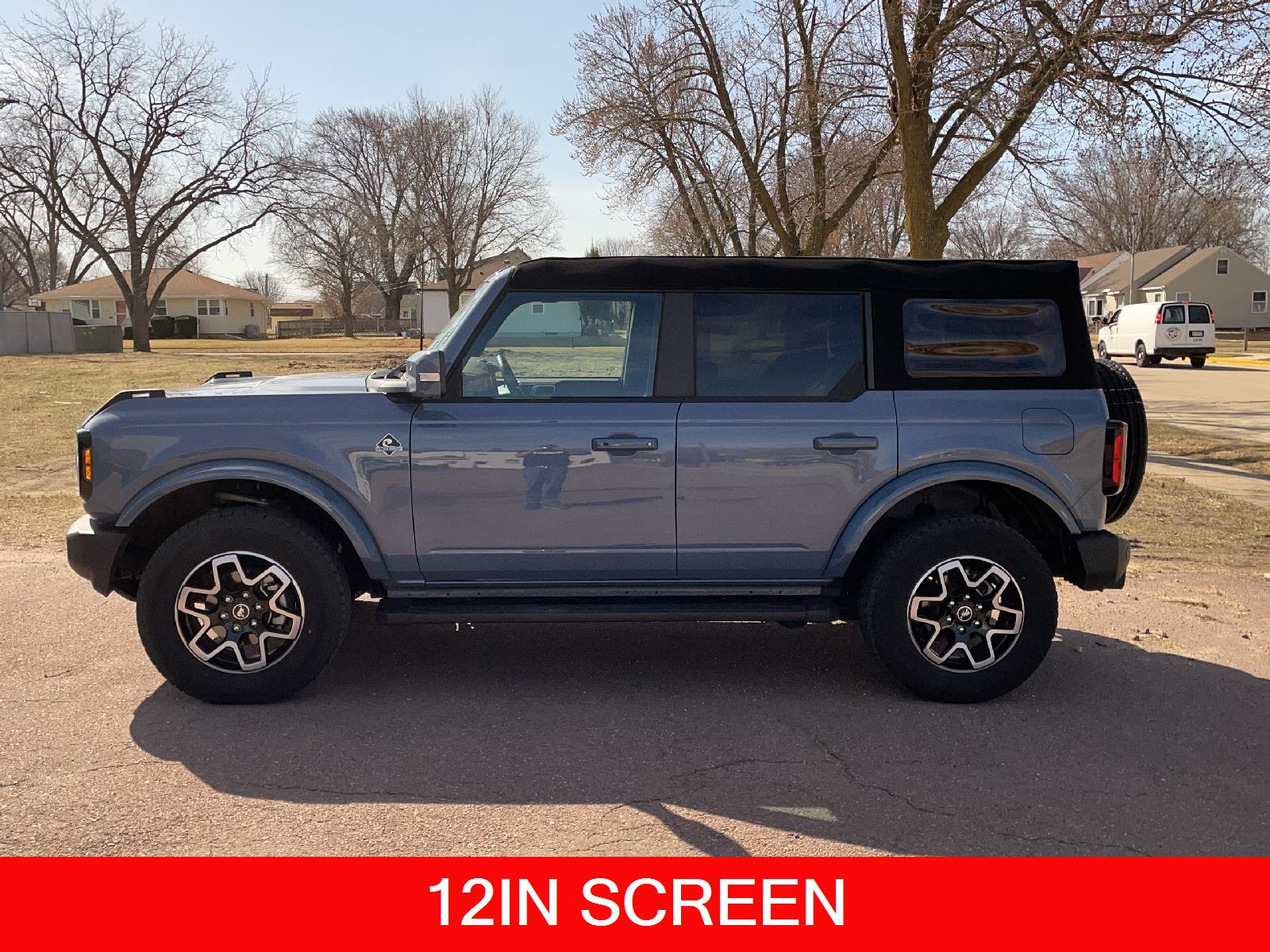 2023 Ford Bronco Outer Banks photo 3