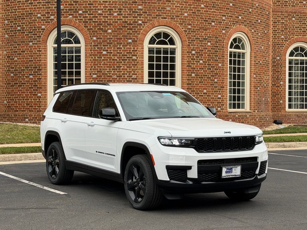 2025 Jeep Grand Cherokee L Altitude's photo