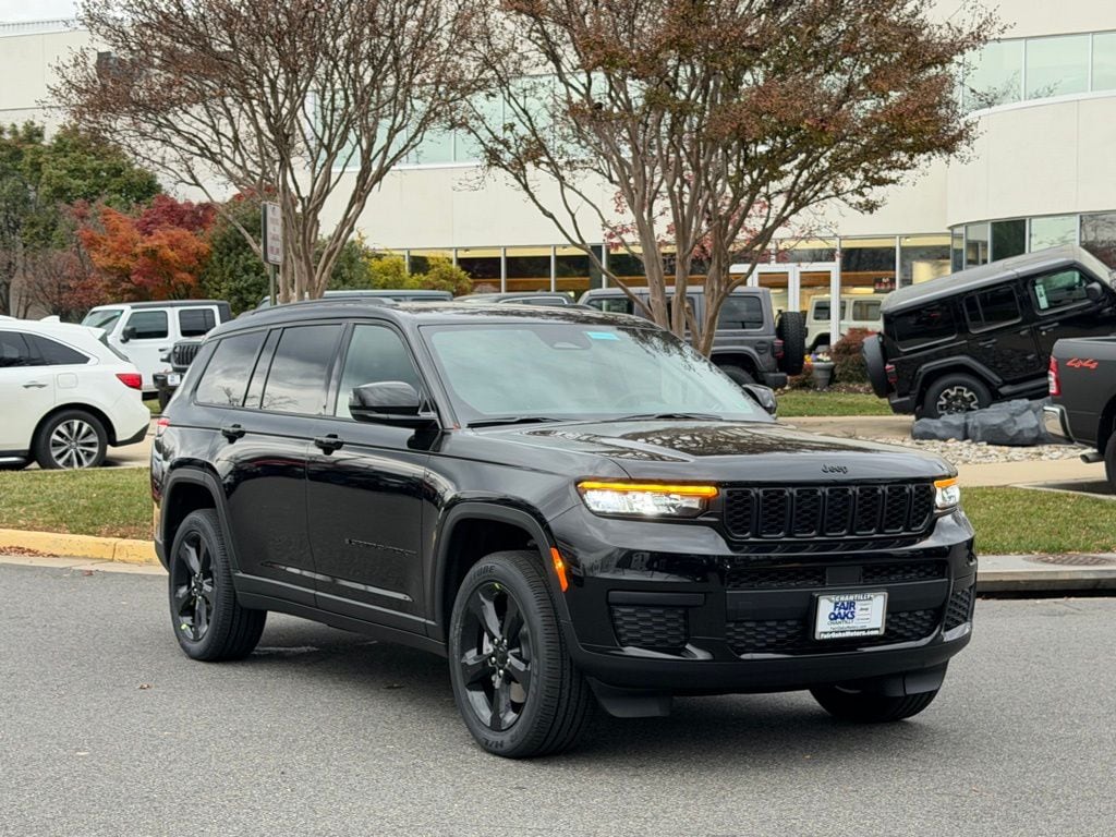 2025 Jeep Grand Cherokee L Altitude's photo