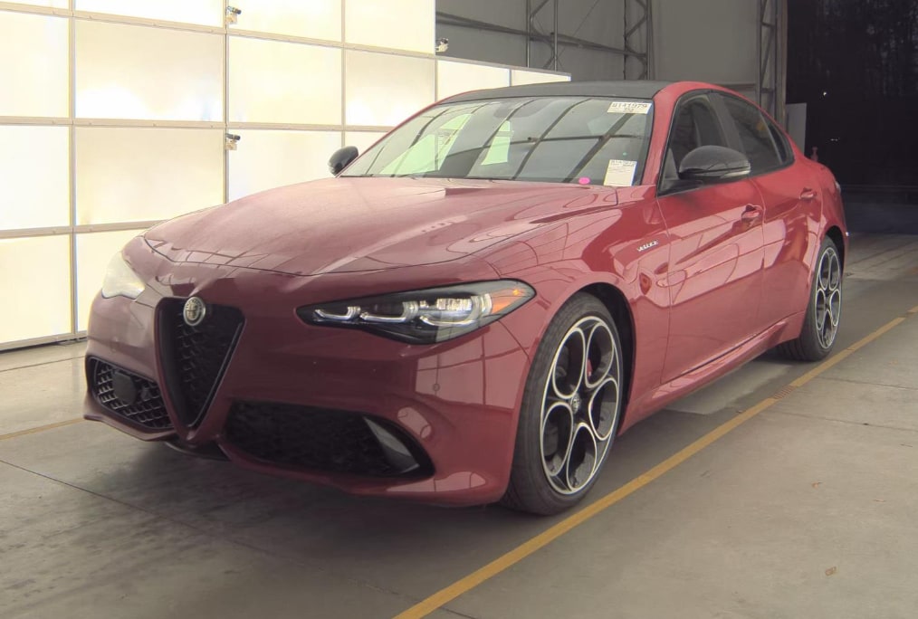 2024 Alfa Romeo Giulia Veloce's photo