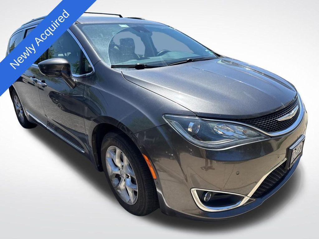 2017 Chrysler Pacifica Touring-L Plus's photo