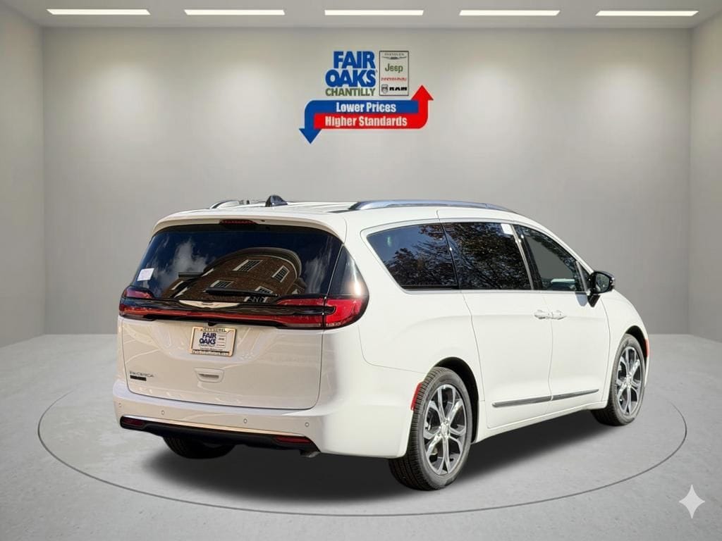 2026 Chrysler Pacifica Pinnacle - Photo 7