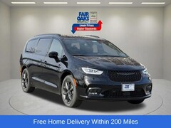2026 Chrysler Pacifica Select Passenger Van