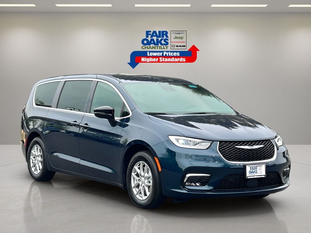 New 2025 Chrysler Pacifica Select Passenger Van