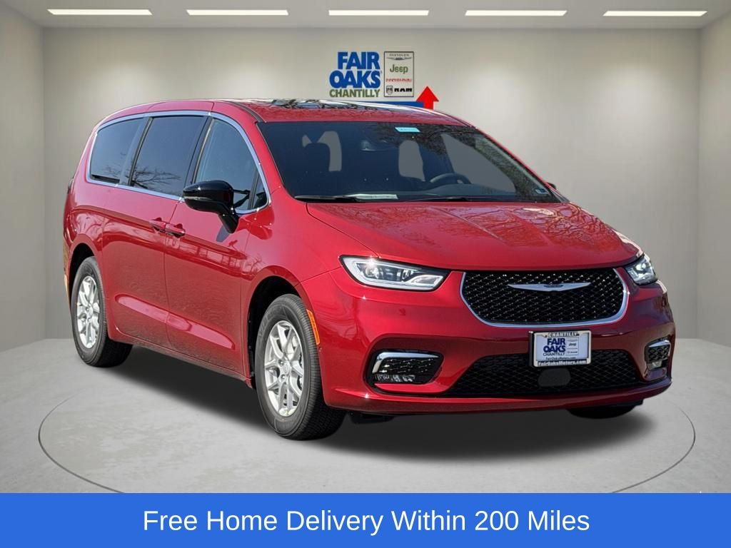 2026 Chrysler Pacifica Select's photo