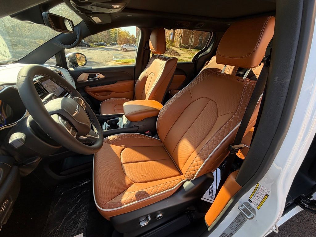 2026 Chrysler Pacifica Pinnacle - Photo 16