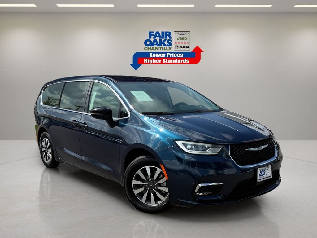 Used 2024 Chrysler Pacifica Plug-In Hybrid Select Van Passenger Van