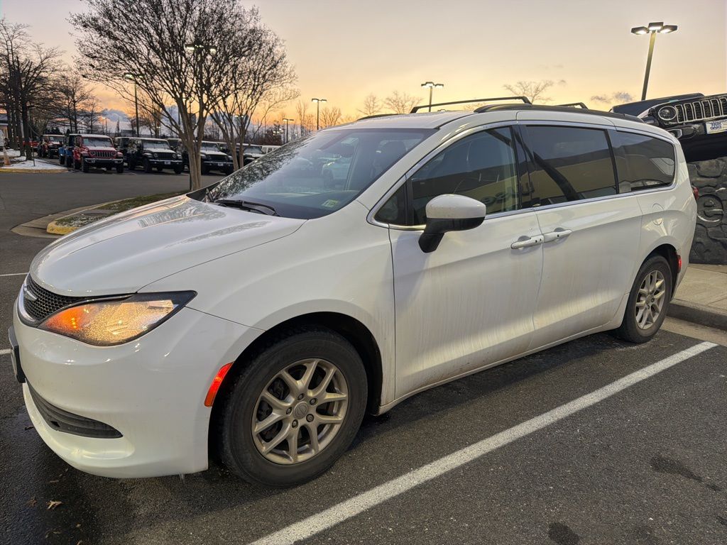 2020 Chrysler Voyager's photo