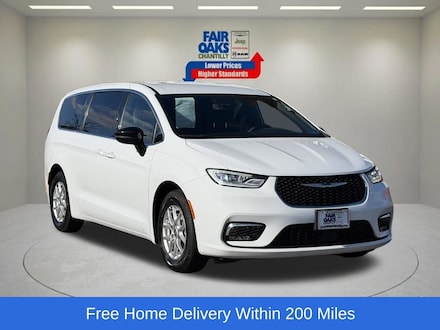 2025 Chrysler Pacifica Select Van Passenger Van