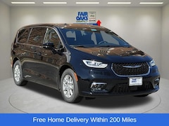2026 Chrysler Pacifica Select Passenger Van