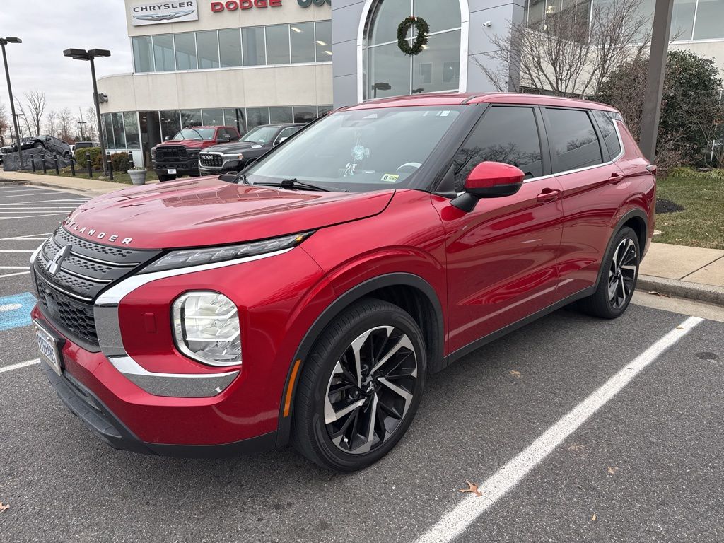 2022 Mitsubishi Outlander ES's photo