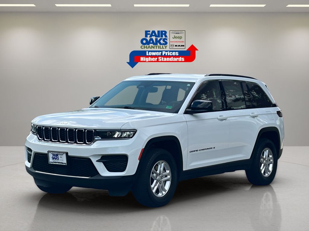 2023 Jeep Grand Cherokee Laredo Altitude photo 2