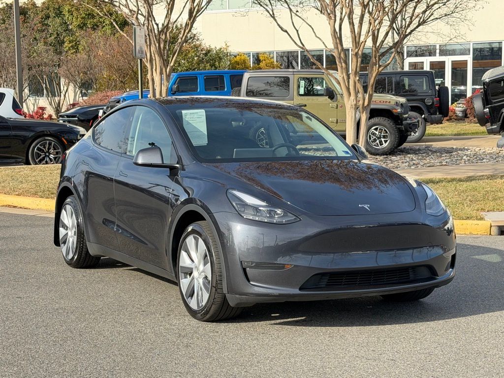 2024 Tesla Model Y Long Range's photo
