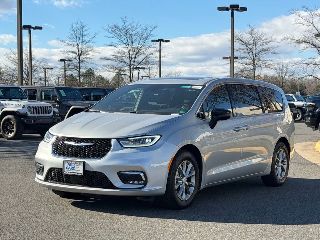 New 2026 Chrysler Pacifica Limited Passenger Van