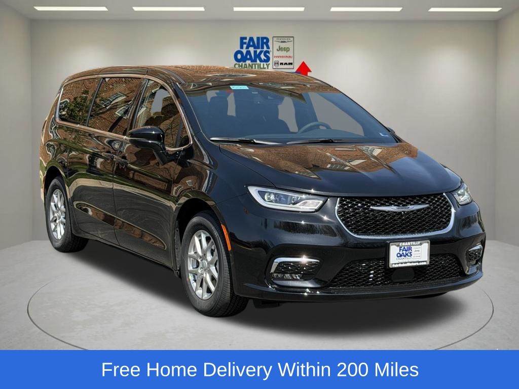 2026 Chrysler Pacifica Select's photo