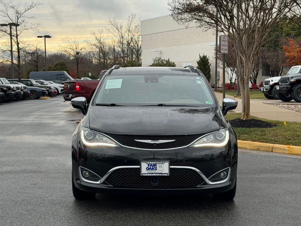 2017 Chrysler Pacifica Limited photo 2