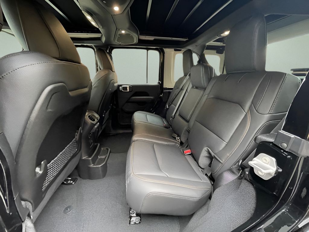 2025 Jeep Wrangler 4-Door Sahara - Photo 10