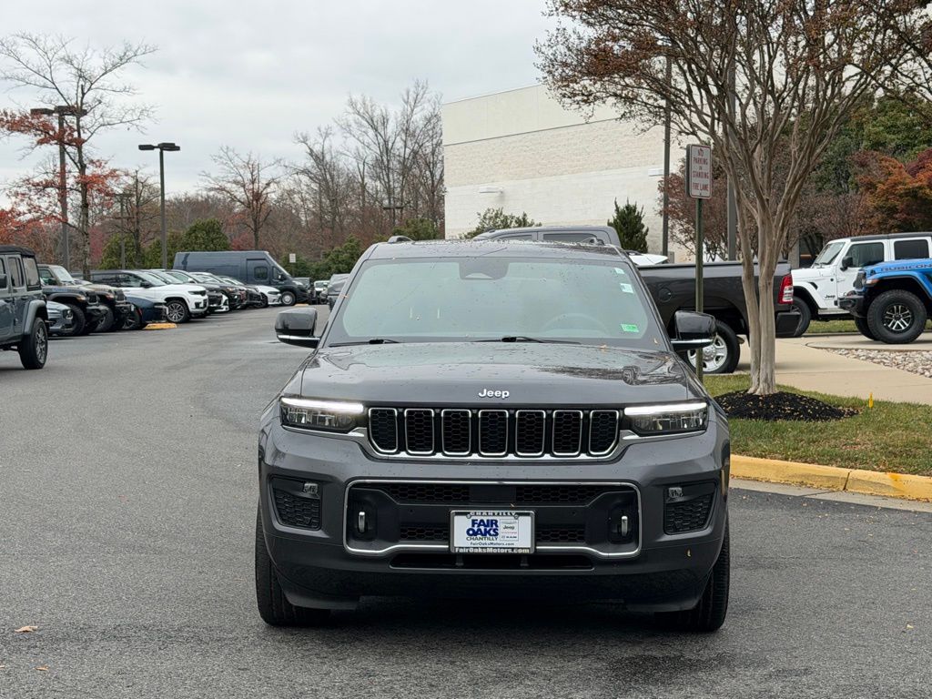 2023 Jeep Grand Cherokee Overland photo 4