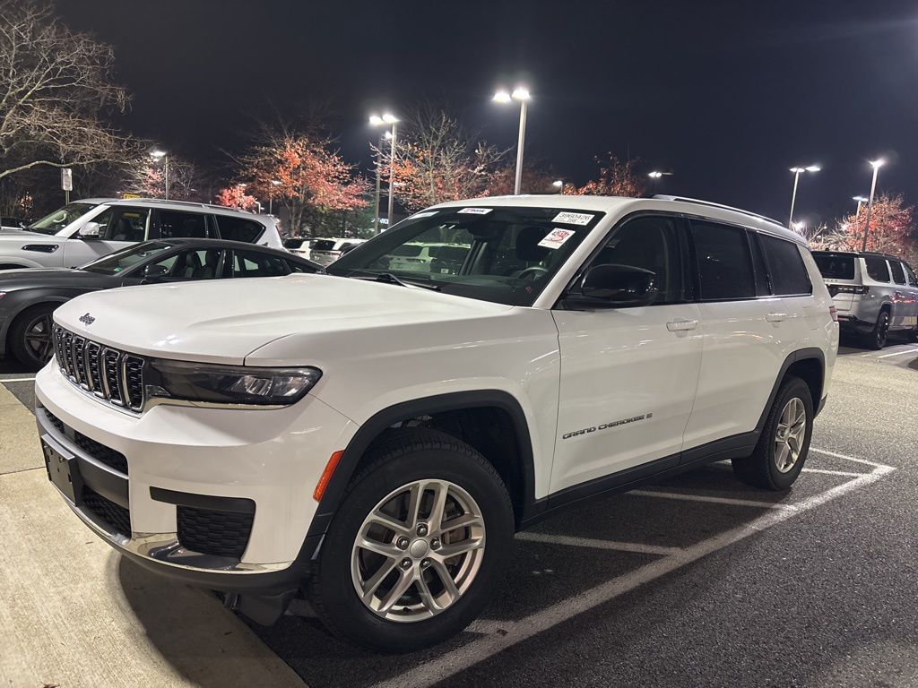 2021 Jeep Grand Cherokee Laredo photo 3
