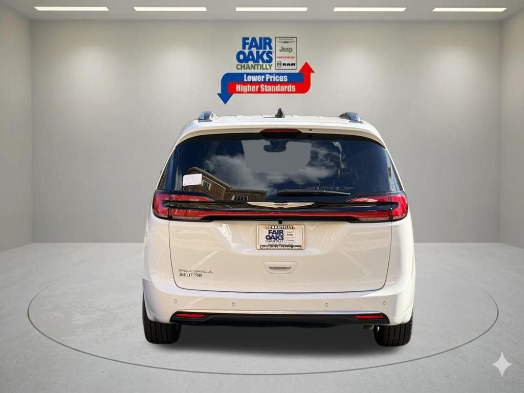 2026 Chrysler Pacifica Pinnacle - Photo 8