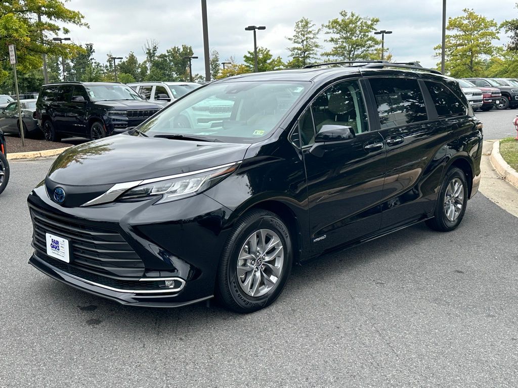 Used 2021 Toyota Sienna XLE with VIN 5TDJRKEC3MS035191 for sale in Chantilly, VA