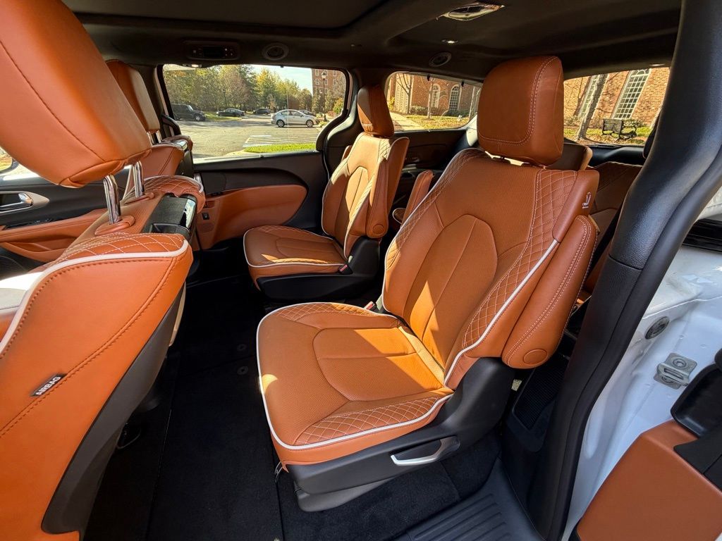 2026 Chrysler Pacifica Pinnacle - Photo 12