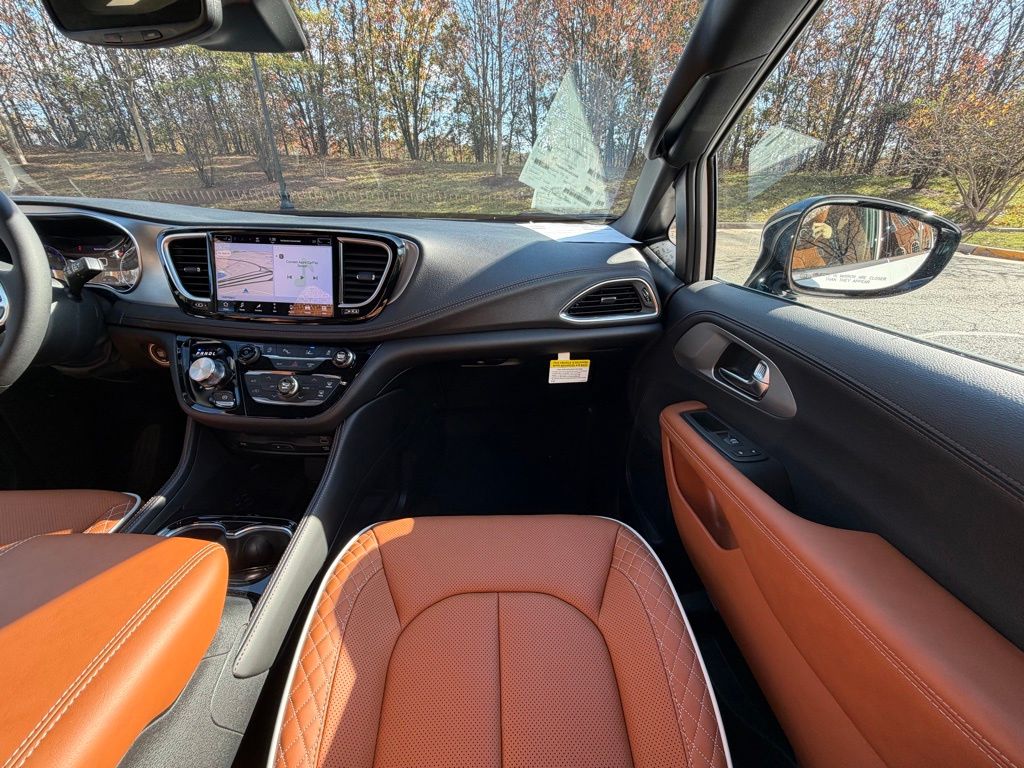 2026 Chrysler Pacifica Pinnacle - Photo 15