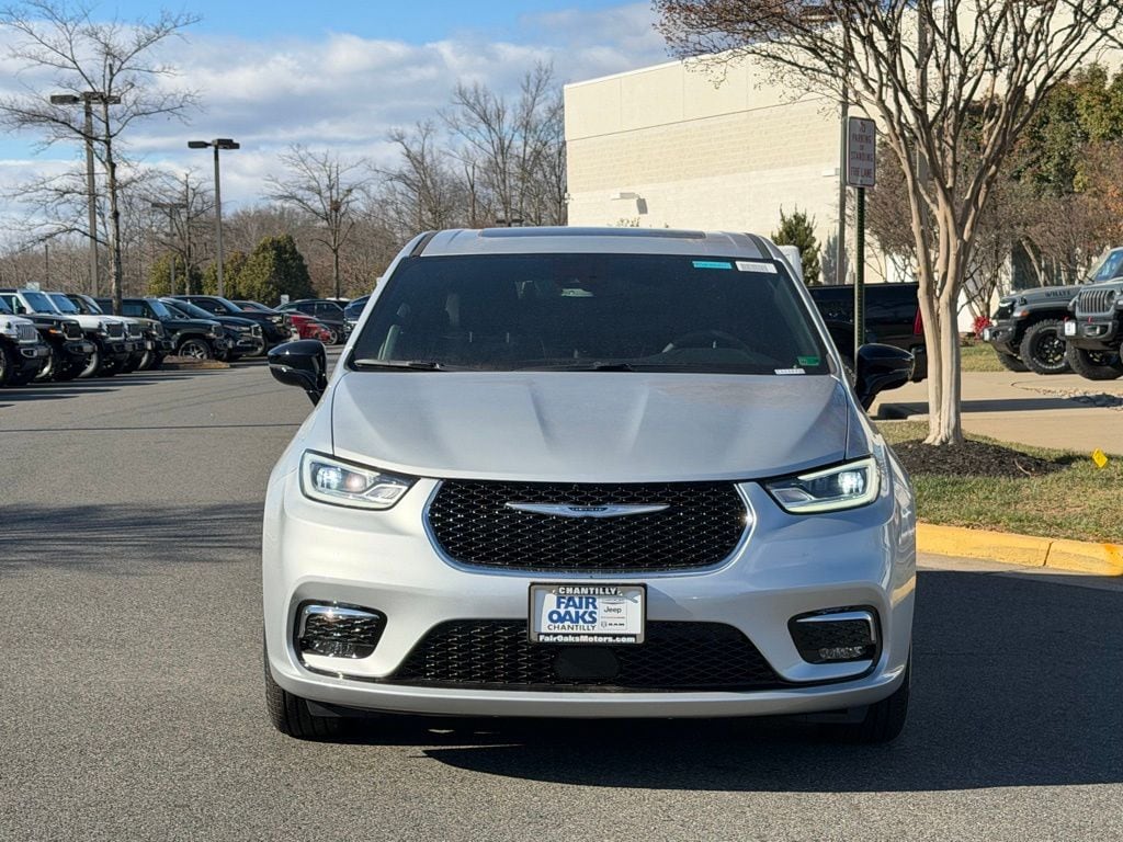 New 2026 Chrysler Pacifica Limited Passenger Van