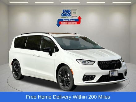 2026 Chrysler Pacifica Limited Passenger Van