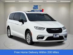 2026 Chrysler Pacifica Select Passenger Van