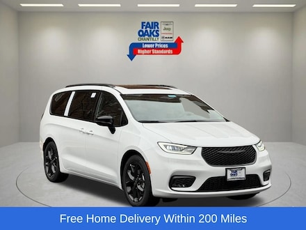 2026 Chrysler Pacifica Limited Passenger Van