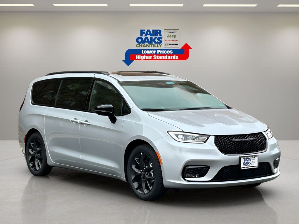 New 2026 Chrysler Pacifica Limited Passenger Van