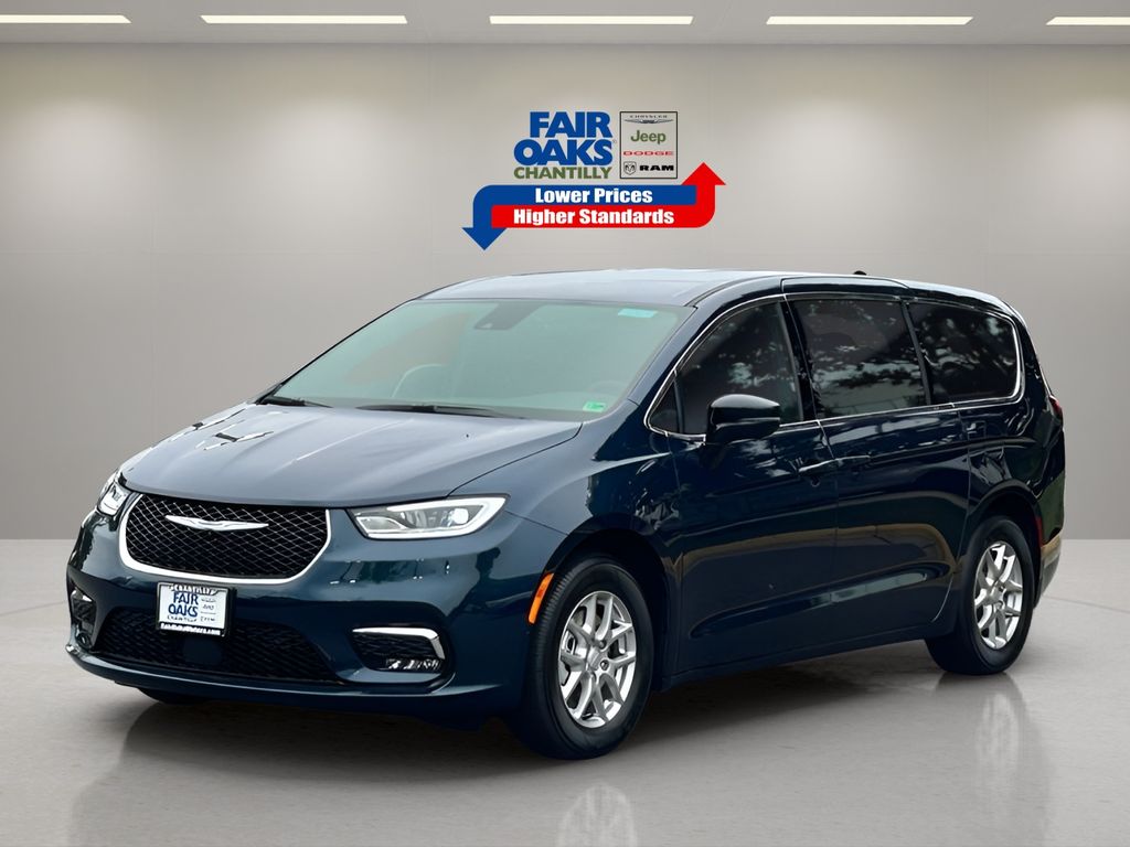 2025 Chrysler Pacifica photo 2