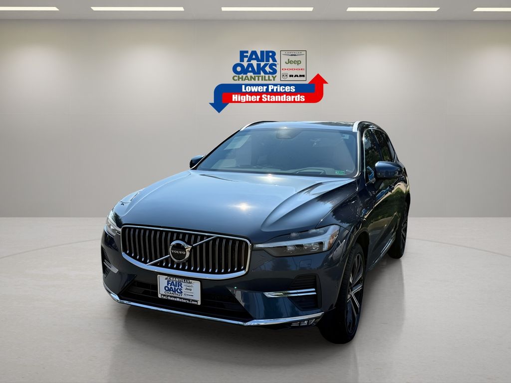 2023 Volvo XC60 B5 Ultimate photo 2