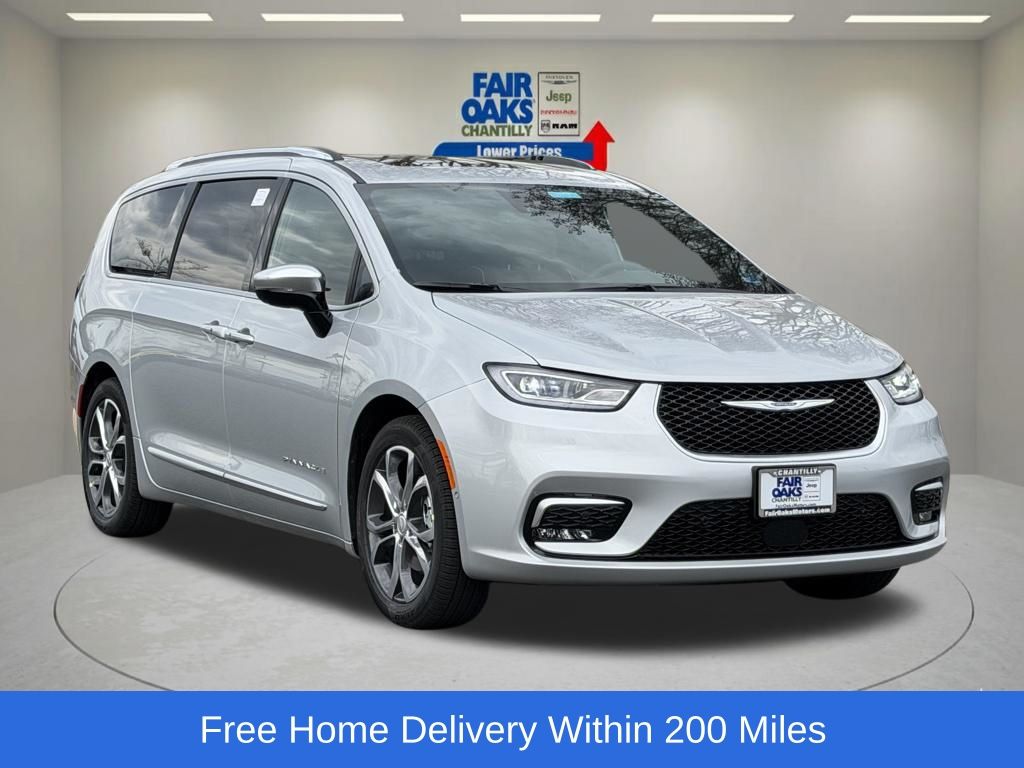 2026 Chrysler Pacifica Pinnacle's photo