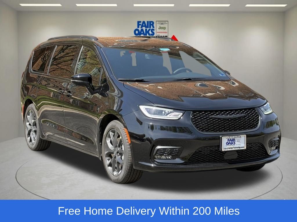 2026 Chrysler Pacifica Limited's photo