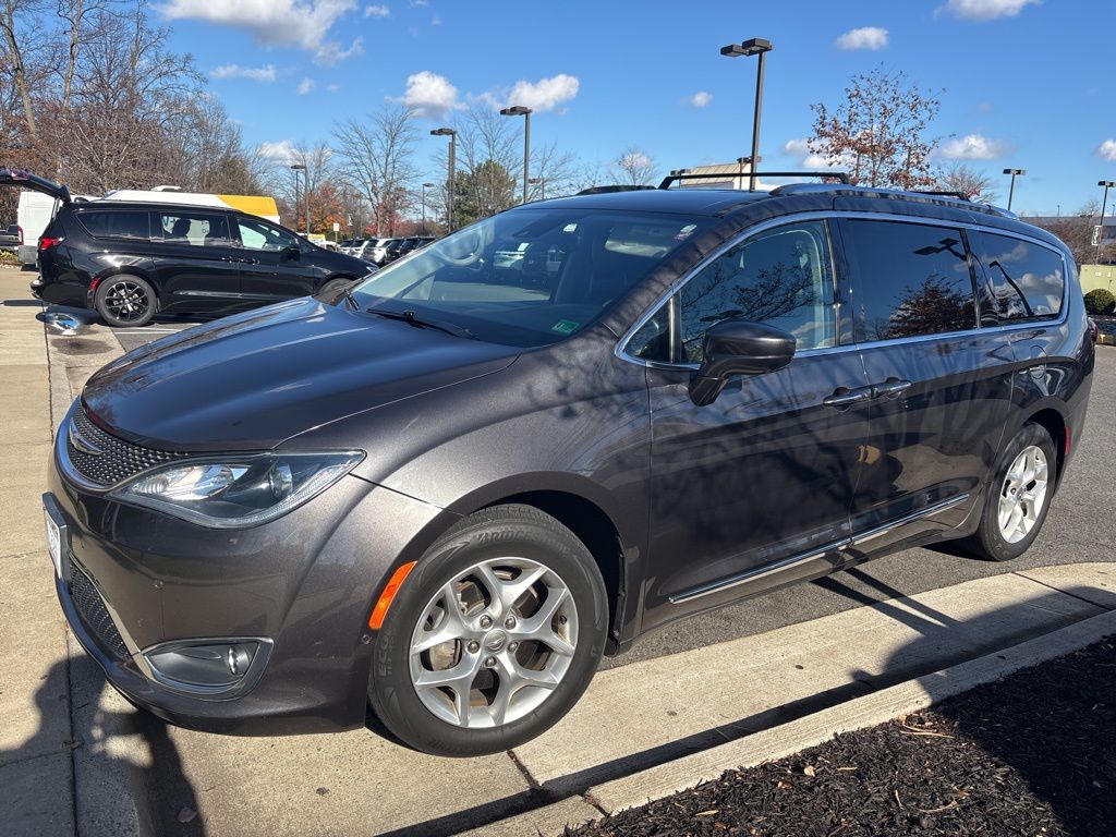 2017 Chrysler Pacifica Touring-L Plus's photo