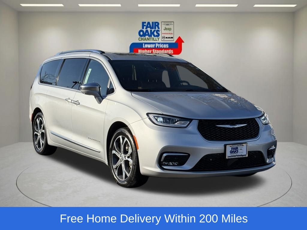 2024 Chrysler Pacifica Pinnacle's photo