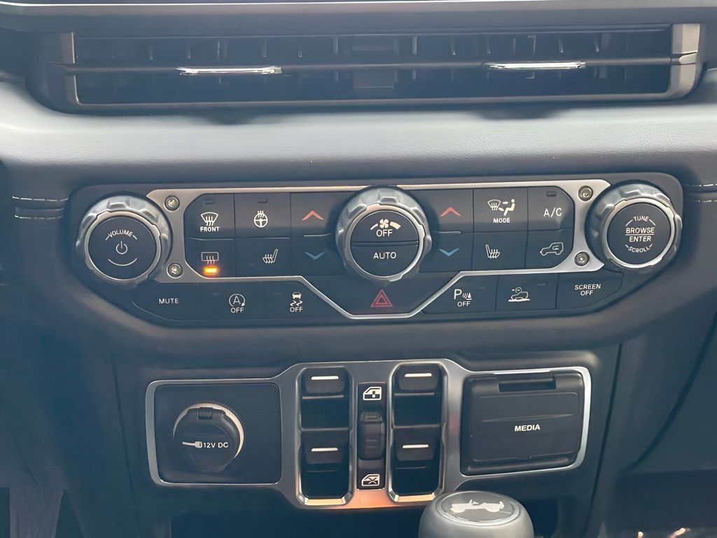 2025 Jeep Wrangler 4-Door Sahara - Photo 15