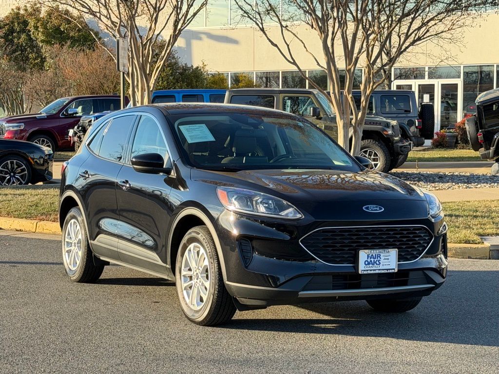 2021 Ford Escape SE's photo