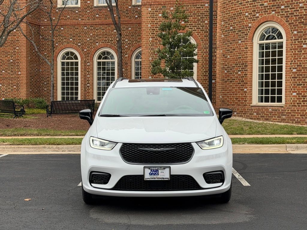 New 2026 Chrysler Pacifica Limited Passenger Van