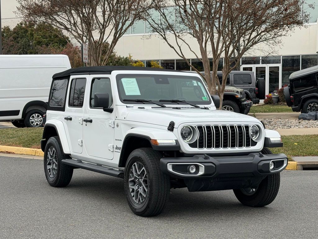 2024 Jeep Wrangler 4-Door Sahara's photo