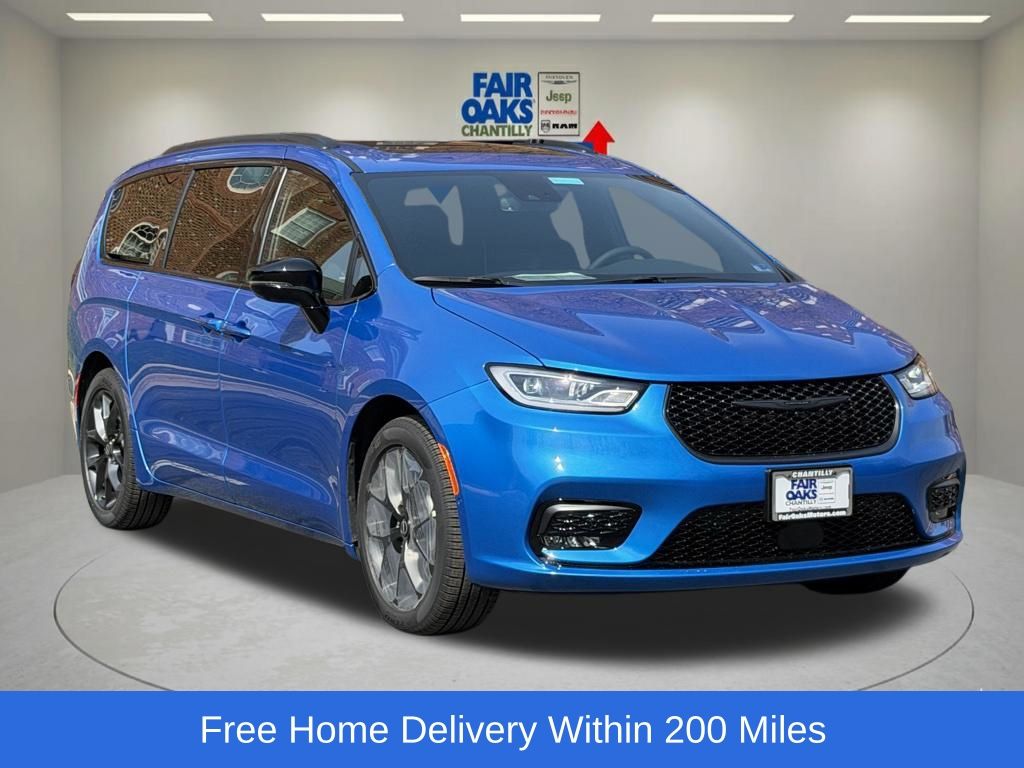 2026 Chrysler Pacifica Limited's photo