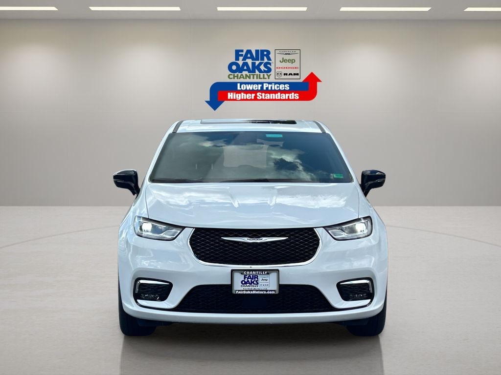 New 2026 Chrysler Pacifica Select Passenger Van