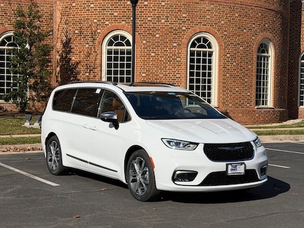 2026 Chrysler Pacifica Pinnacle Passenger Van