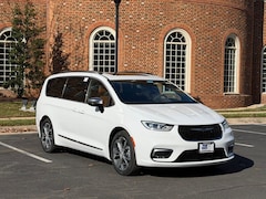 2026 Chrysler Pacifica Pinnacle Passenger Van