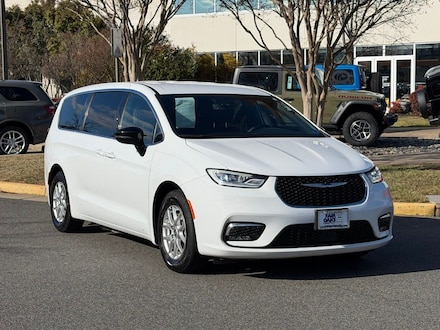 2025 Chrysler Pacifica Select Van Passenger Van