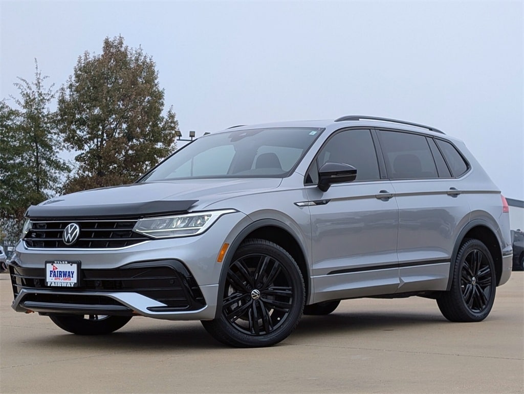 2022 Volkswagen Tiguan SE R-LINE BLACK's photo