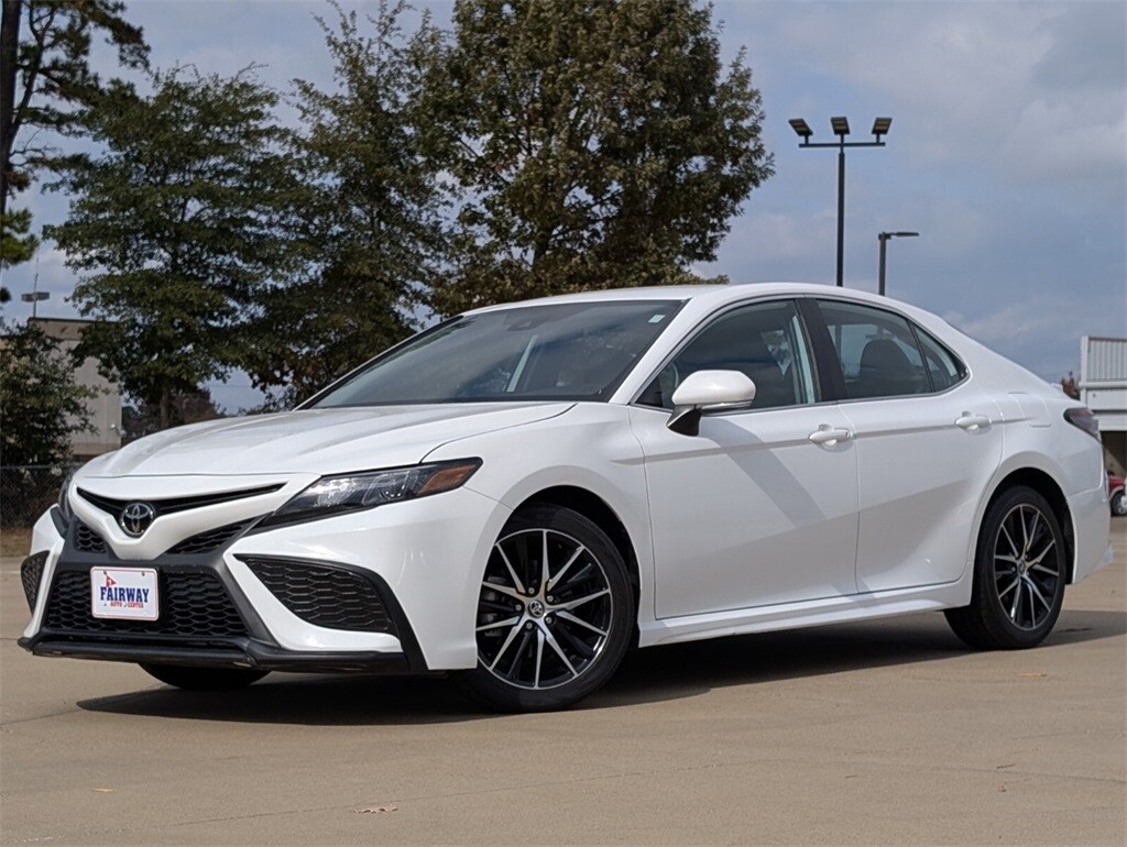 Used 2023 Toyota Camry SE Sedan