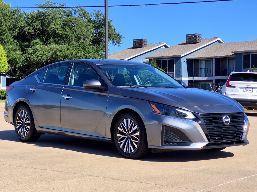 Used 2023 Nissan Altima 2.5 SV Sedan